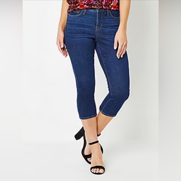 Mid Rise Capris - Picture 1 of 3